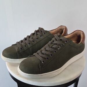 Vionic Olive Green Low-Top Sneakers with Brown Leather Collar Size 8